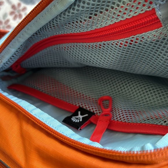 Hydroflask hip pack in EEUC! - Picture 4 of 6